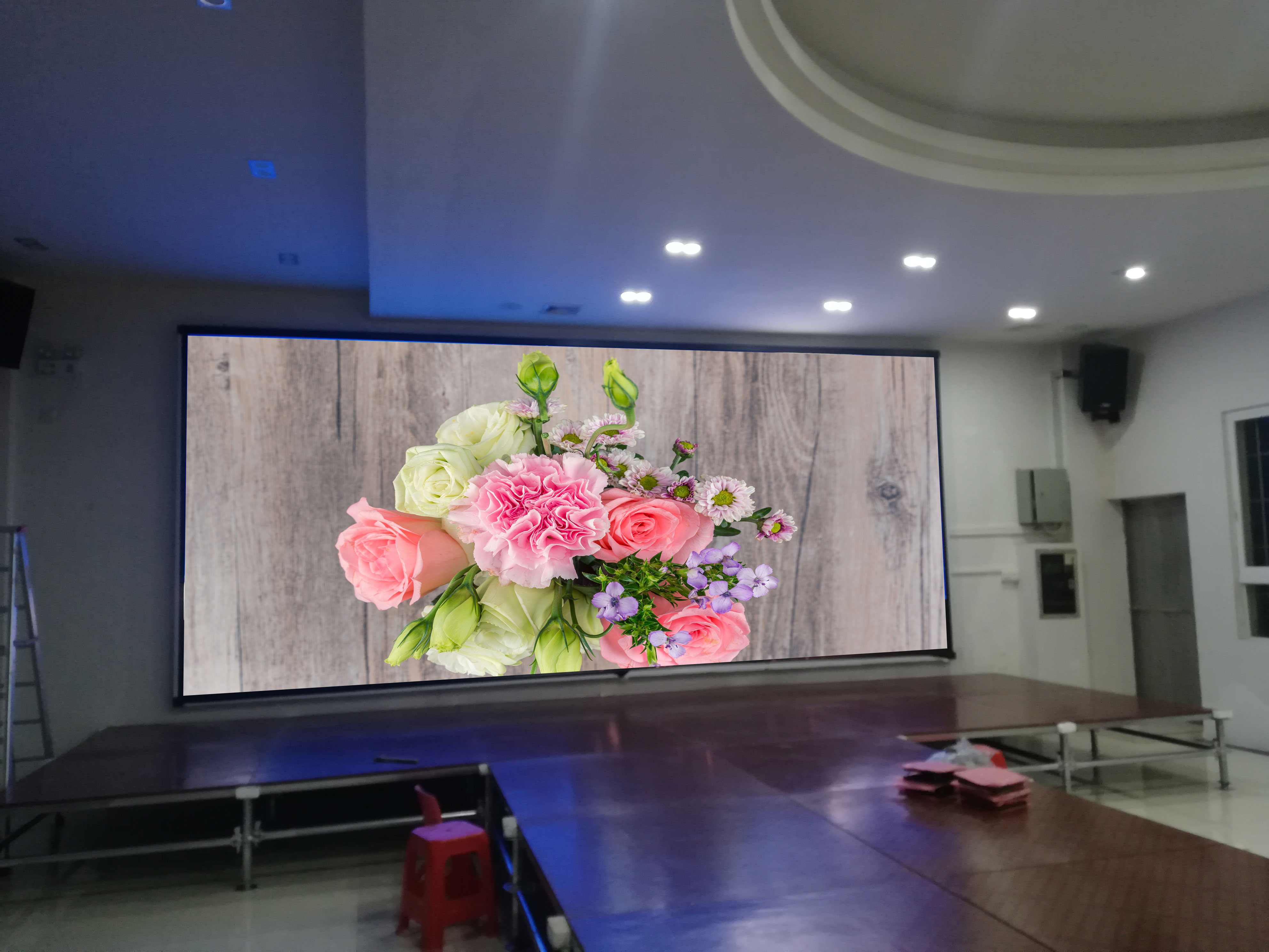高清室內LED<a href=http://www.jkkk90.com/quancai/ target=_blank class=infotextkey>全彩顯示屏</a>