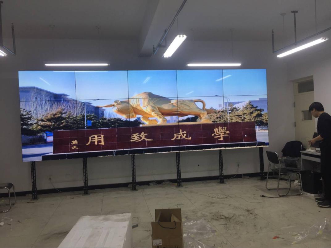 湖州輕工職業(yè)技術(shù)學院49寸3.8mm液晶拼接屏